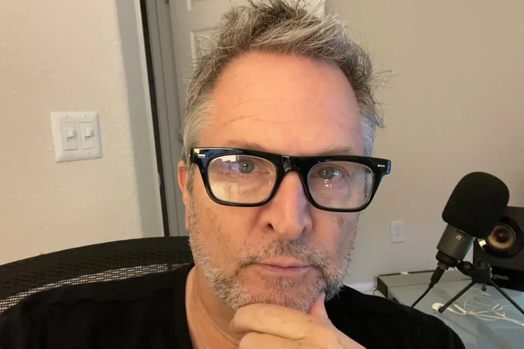 Kenneth Holland - The Ken dot Live